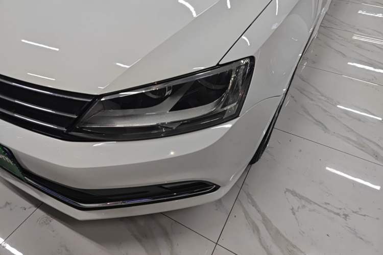Used Volkswagen Sagitar 2016 230TSI 25th Anniversary Edition Left Front Headlight