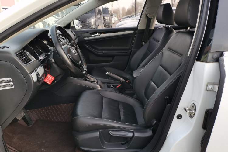 Used Volkswagen Sagitar 2016 230TSI 25th Anniversary Edition Left Front Seat