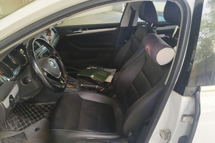 Used Volkswagen Sagitar 2016 230TSI 25th Anniversary Edition Left Front Seat