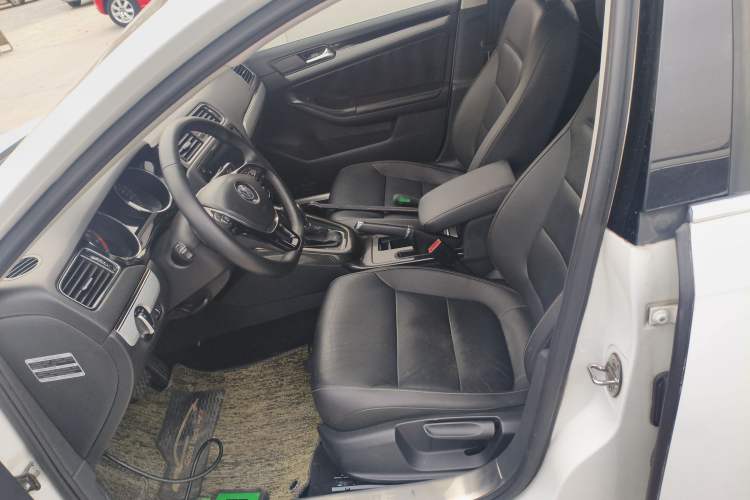 Used Volkswagen Sagitar 2016 230TSI 25th Anniversary Edition Left Front Seat