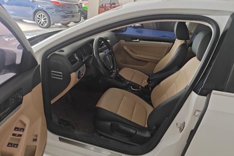 Used Volkswagen Sagitar 2016 230TSI 25th Anniversary Edition Left Front Seat