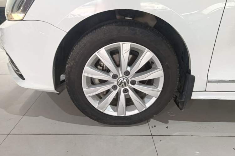 Used Volkswagen Sagitar 2016 230TSI 25th Anniversary Edition Left Front Wheel Hub