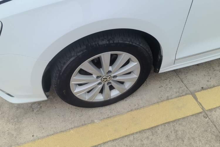 Used Volkswagen Sagitar 2016 230TSI 25th Anniversary Edition Left Front Wheel Hub
