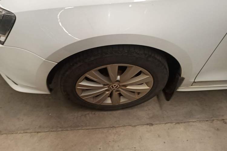 Used Volkswagen Sagitar 2016 230TSI 25th Anniversary Edition Left Front Wheel Hub
