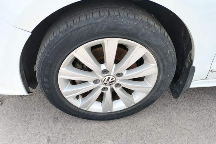 Used Volkswagen Sagitar 2016 230TSI 25th Anniversary Edition Left Front Wheel Hub