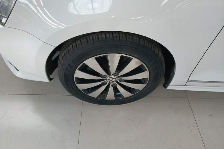 Used Volkswagen Sagitar 2016 230TSI 25th Anniversary Edition Left Front Wheel Hub