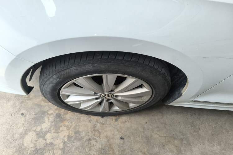 Used Volkswagen Sagitar 2016 230TSI 25th Anniversary Edition Left Front Wheel Hub