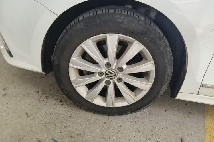 Used Volkswagen Sagitar 2016 230TSI 25th Anniversary Edition Left Front Wheel Hub