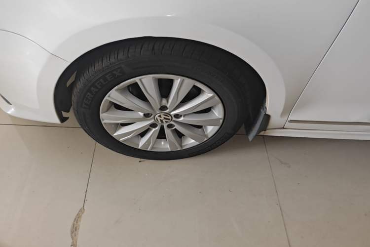 Used Volkswagen Sagitar 2016 230TSI 25th Anniversary Edition Left Front Wheel Hub