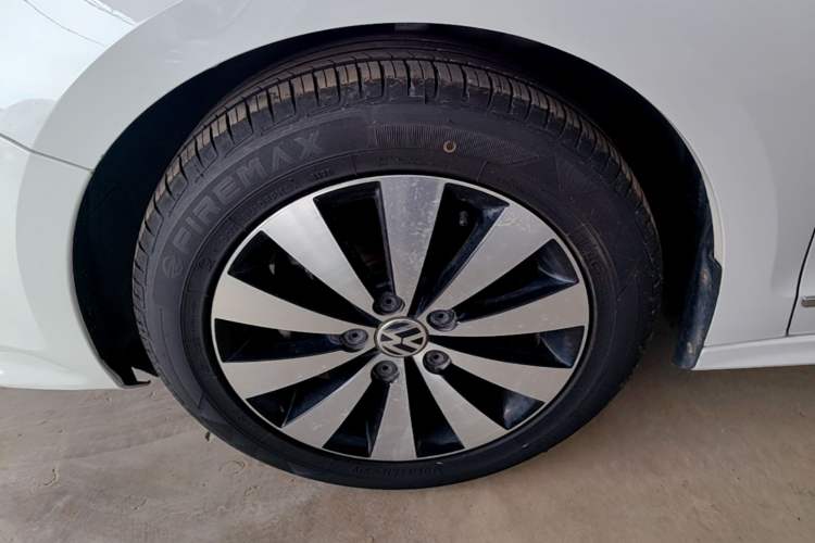 Used Volkswagen Sagitar 2016 230TSI 25th Anniversary Edition Left Front Wheel Hub