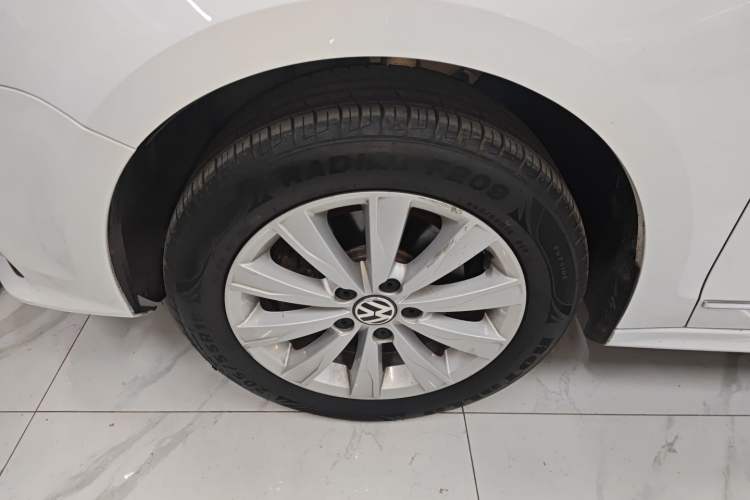 Used Volkswagen Sagitar 2016 230TSI 25th Anniversary Edition Left Front Wheel Hub