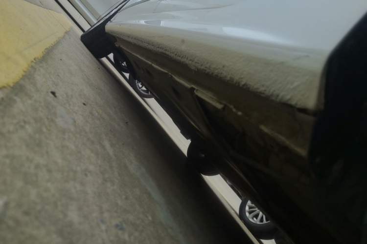 Used Volkswagen Sagitar 2016 230TSI 25th Anniversary Edition Left Side Sill