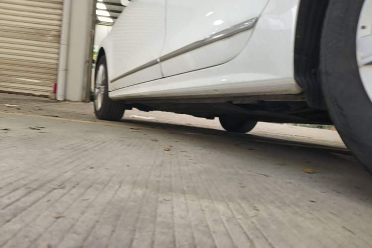 Used Volkswagen Sagitar 2016 230TSI 25th Anniversary Edition Left Side Sill