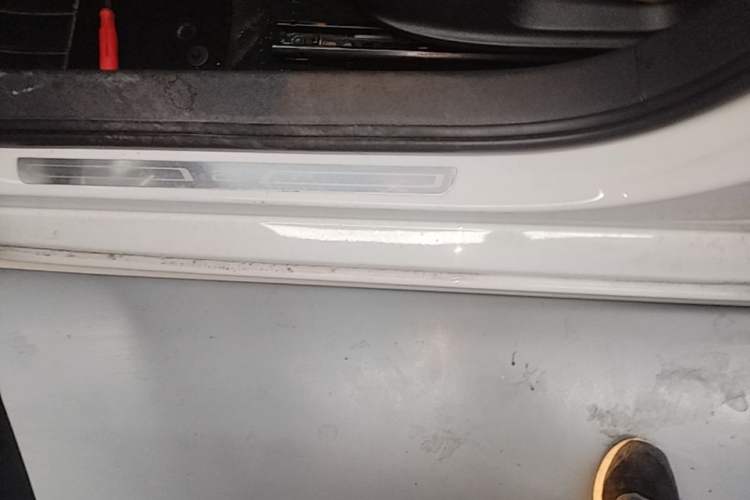 Used Volkswagen Sagitar 2016 230TSI 25th Anniversary Edition Left Side Sill