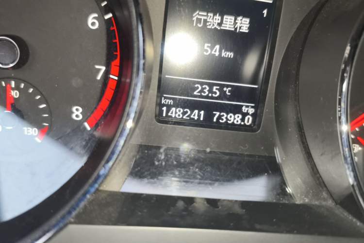 Used Volkswagen Sagitar 2016 280TSI Automatic R-Line Odometer Close Up
