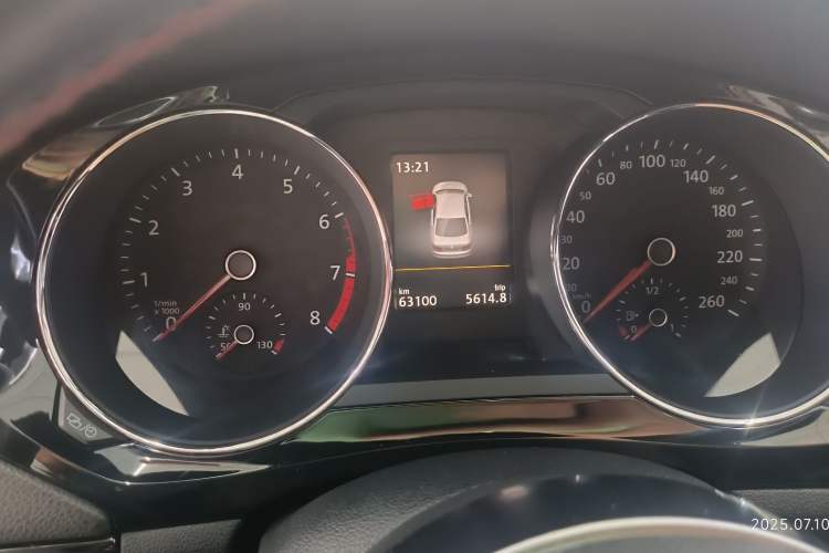 Used Volkswagen Sagitar 2016 2.0 TSI GLI Odometer Close Up
