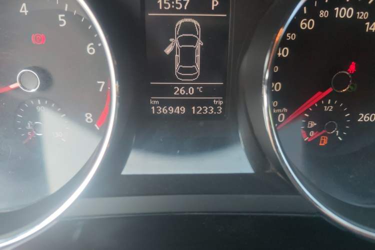 Used Volkswagen Sagitar 2016 280TSI Automatic R-Line Odometer Close Up