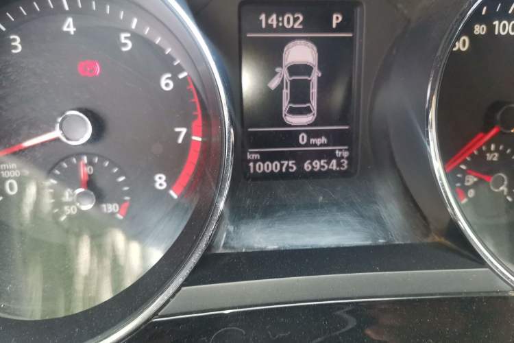 Used Volkswagen Sagitar 2016 280TSI Automatic R-Line Odometer Close Up