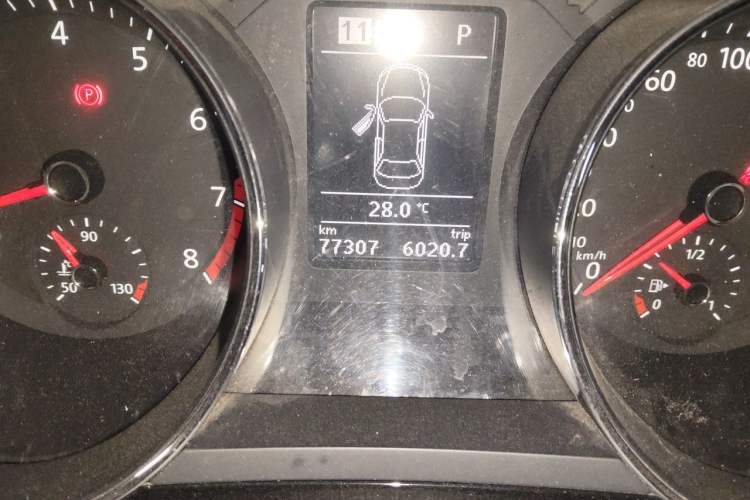 Used Volkswagen Sagitar 2016 280TSI Automatic R-Line Odometer Close Up