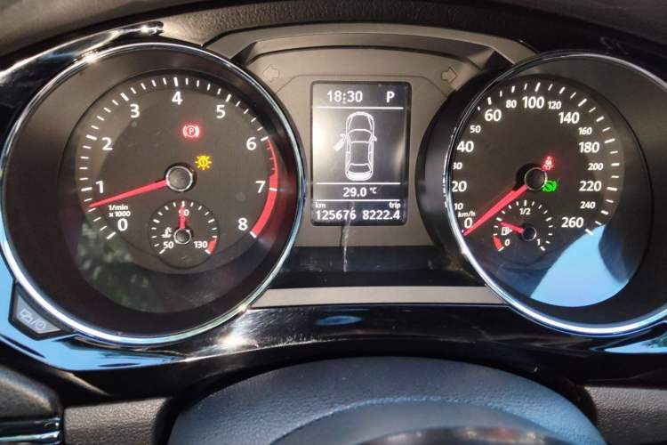Used Volkswagen Sagitar 2016 280TSI Automatic R-Line Odometer Close Up