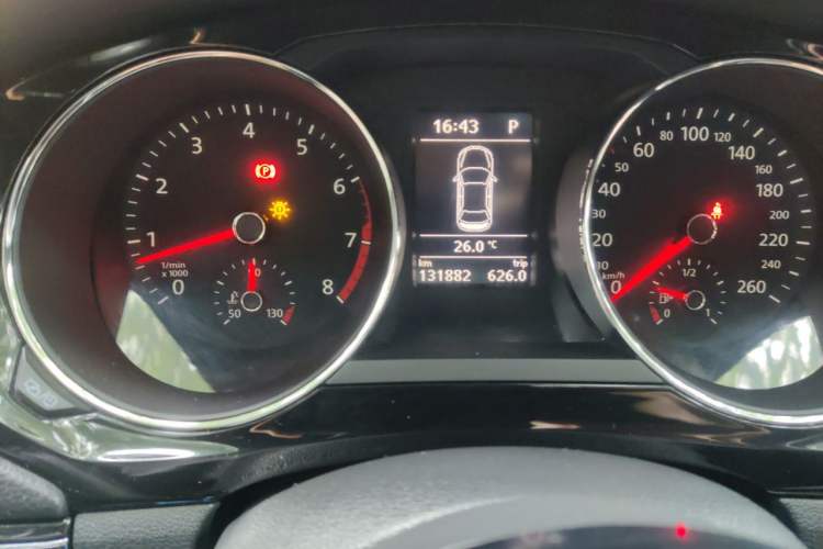 Used Volkswagen Sagitar 2016 280TSI Automatic R-Line Odometer Close Up