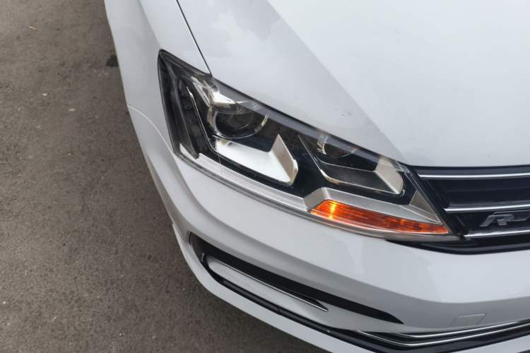 Used Volkswagen Sagitar 2016 280TSI Automatic R-Line Right Front Headlight