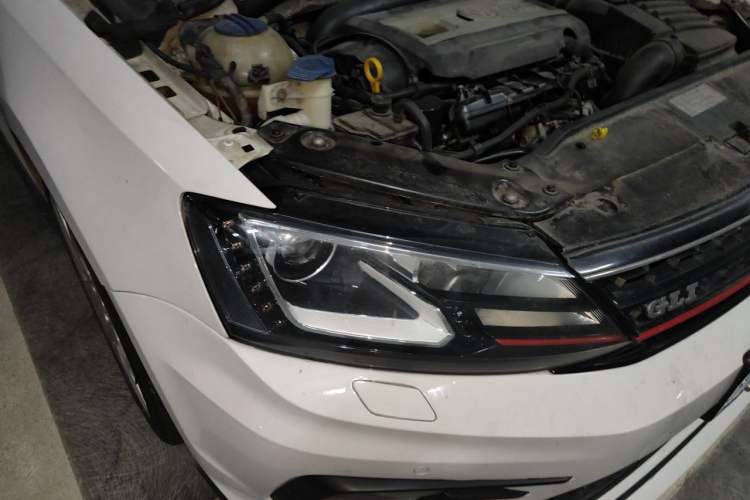 Used Volkswagen Sagitar 2016 2.0 TSI GLI Right Front Headlight