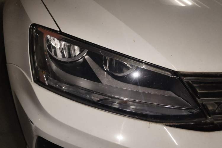 Used Volkswagen Sagitar 2016 280TSI Automatic R-Line Right Front Headlight