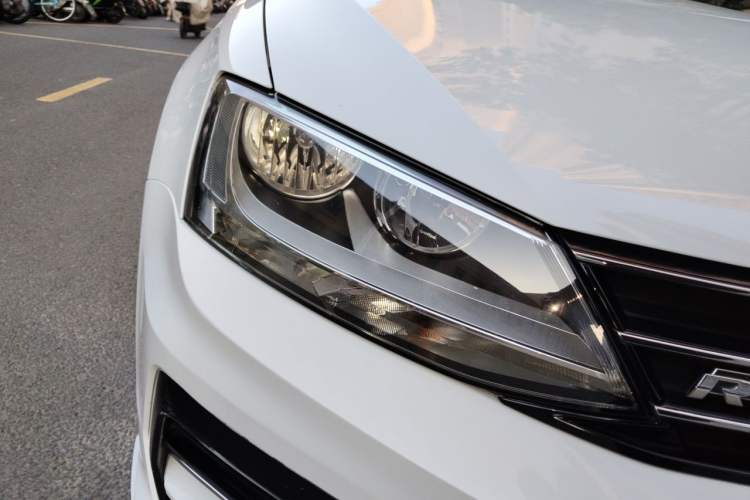 Used Volkswagen Sagitar 2016 280TSI Automatic R-Line Right Front Headlight