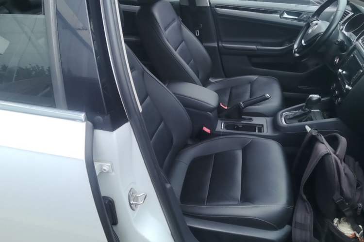 Used Volkswagen Sagitar 2016 230TSI 25th Anniversary Edition Right Front Seat