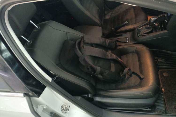 Used Volkswagen Sagitar 2016 230TSI 25th Anniversary Edition Right Front Seat