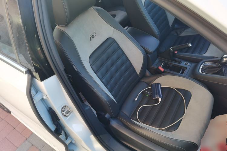 Used Volkswagen Sagitar 2016 280TSI Automatic R-Line Right Front Seat