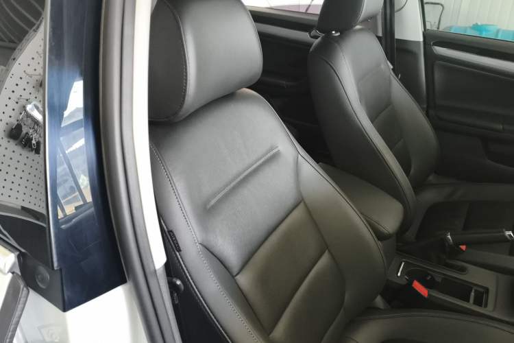 Used Volkswagen Sagitar 2016 230TSI 25th Anniversary Edition Right Front Seat