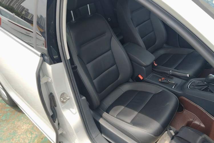 Used Volkswagen Sagitar 2016 230TSI 25th Anniversary Edition Right Front Seat