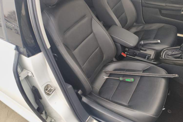 Used Volkswagen Sagitar 2016 230TSI 25th Anniversary Edition Right Front Seat