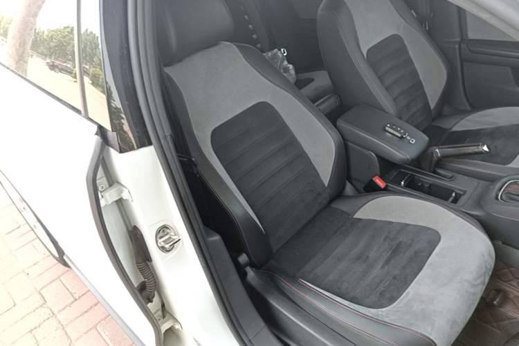 Used Volkswagen Sagitar 2016 2.0 TSI GLI Right Front Seat