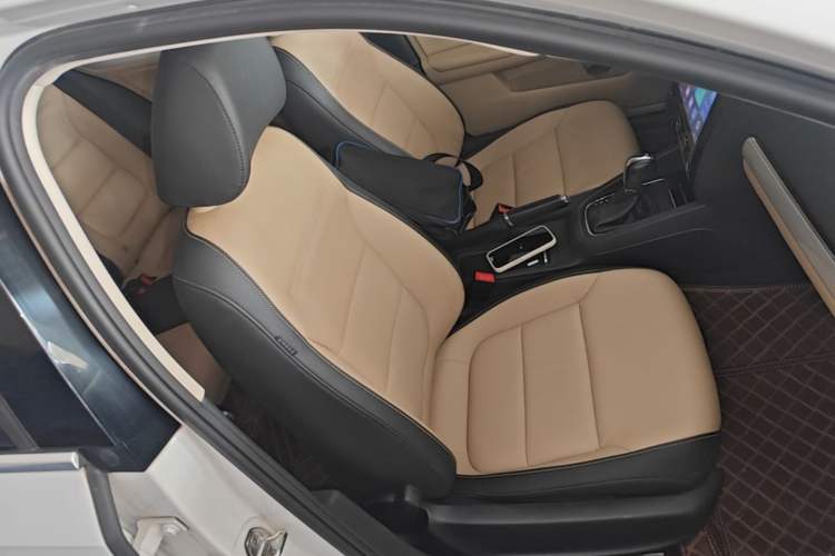 Used Volkswagen Sagitar 2016 230TSI 25th Anniversary Edition Right Front Seat