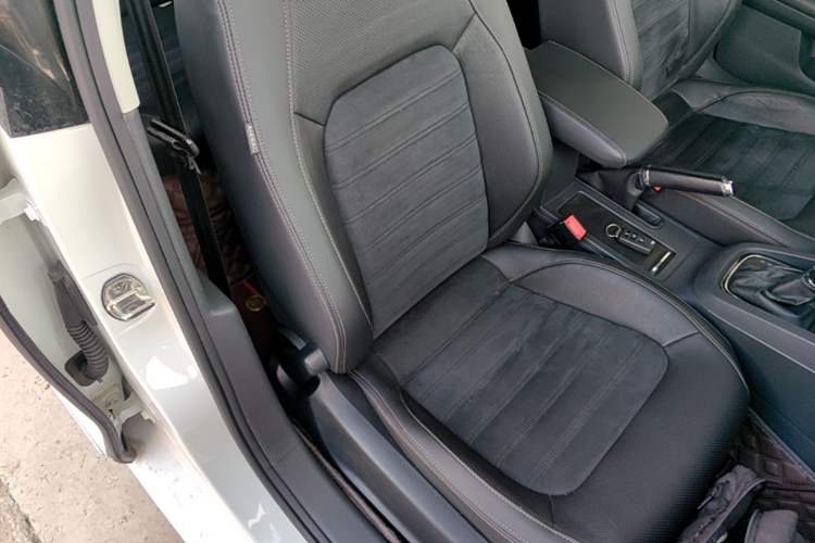 Used Volkswagen Sagitar 2016 230TSI 25th Anniversary Edition Right Front Seat