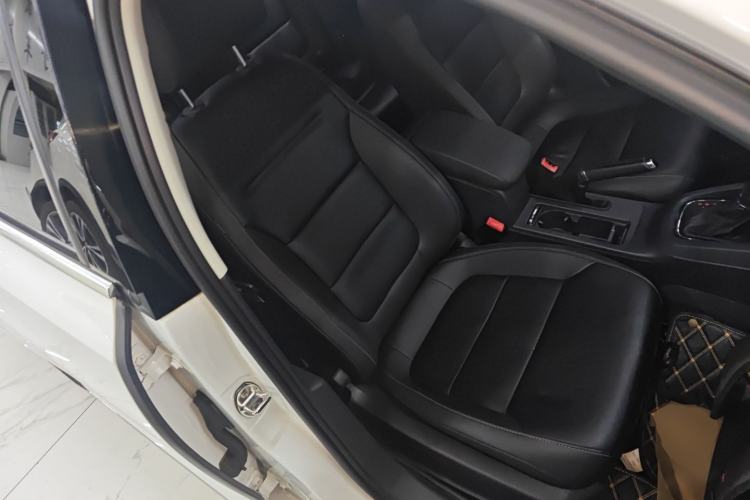 Used Volkswagen Sagitar 2016 230TSI 25th Anniversary Edition Right Front Seat