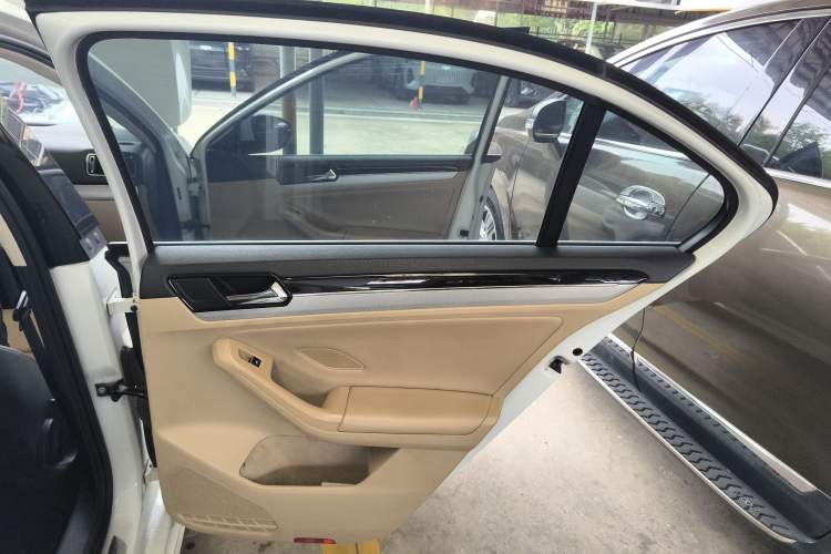 Used Volkswagen Sagitar 2016 230TSI 25th Anniversary Edition Right Rear Door Interior