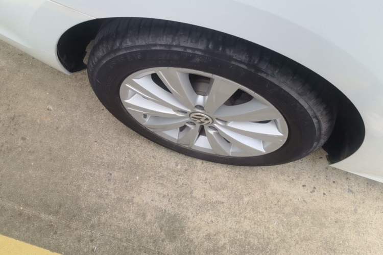 Used Volkswagen Sagitar 2016 230TSI 25th Anniversary Edition Right Rear Wheel Hub