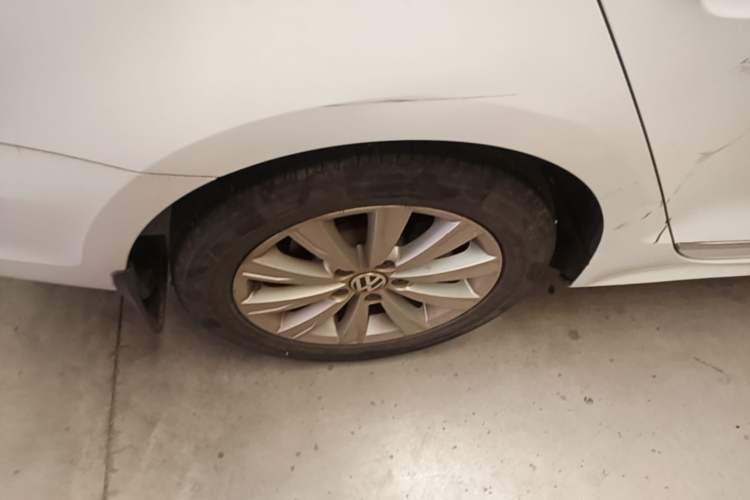 Used Volkswagen Sagitar 2016 230TSI 25th Anniversary Edition Right Rear Wheel Hub