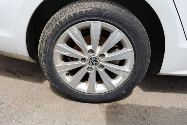 Used Volkswagen Sagitar 2016 230TSI 25th Anniversary Edition Right Rear Wheel Hub
