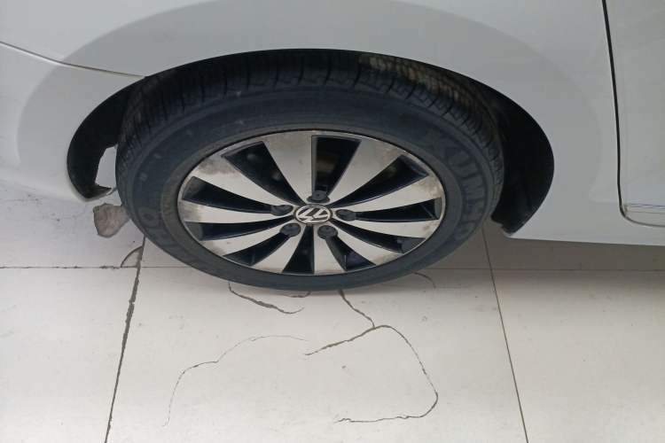Used Volkswagen Sagitar 2016 230TSI 25th Anniversary Edition Right Rear Wheel Hub