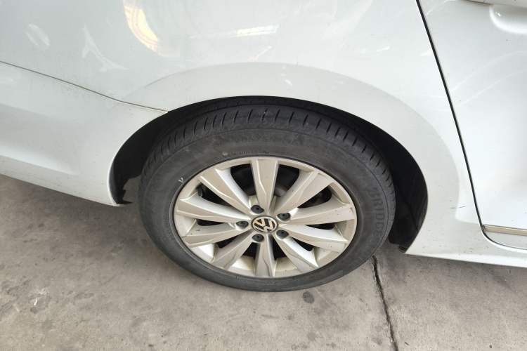 Used Volkswagen Sagitar 2016 230TSI 25th Anniversary Edition Right Rear Wheel Hub