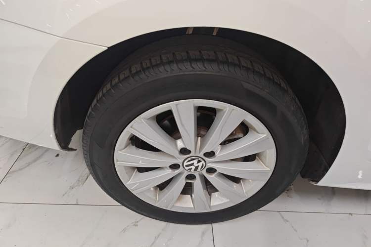 Used Volkswagen Sagitar 2016 230TSI 25th Anniversary Edition Right Rear Wheel Hub
