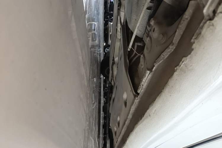 Used Volkswagen Sagitar 2016 230TSI 25th Anniversary Edition Right Side Sill