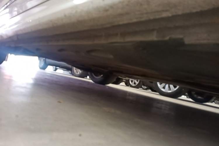Used Volkswagen Sagitar 2016 230TSI 25th Anniversary Edition Right Side Sill