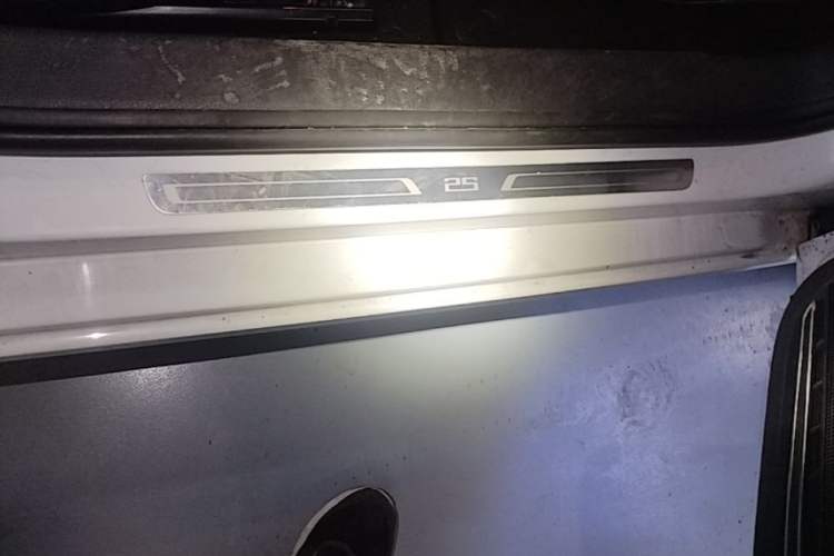 Used Volkswagen Sagitar 2016 230TSI 25th Anniversary Edition Right Side Sill