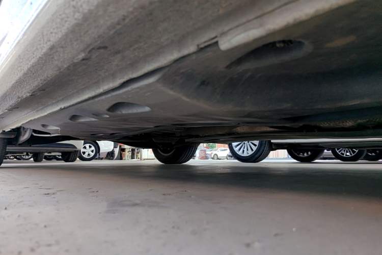 Used Volkswagen Sagitar 2016 230TSI 25th Anniversary Edition Right Side Sill